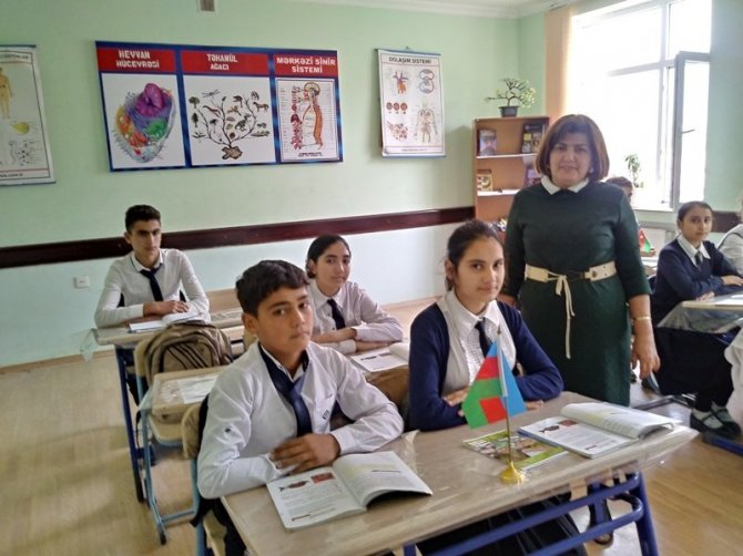 Balakən rayonu Qullar kənd iki saylı tam orta məktəbi  müasir standartlara cavab verən təhsil müəssisələrindəndir.