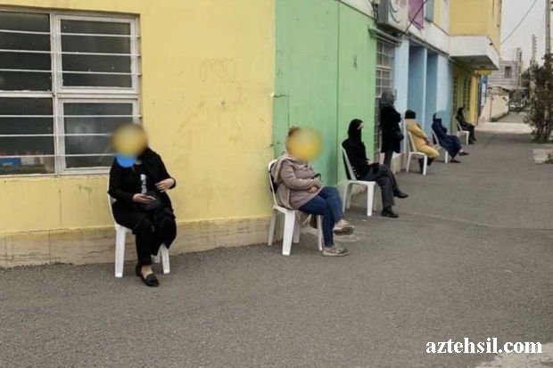 İranda valideynlər uşaqları üçün məktəbin önündə keşik çəkirlər