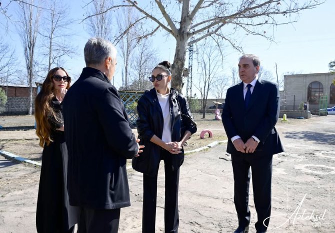 Birinci vitse-prezident Mehriban Əliyeva Gəncə məktəbində aparılan təmir-bərpa işləri ilə tanış olub