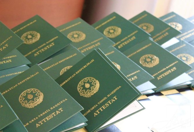 Attestata yanlış qiymət yazıldığı üçün direktor cəzalandırılıb