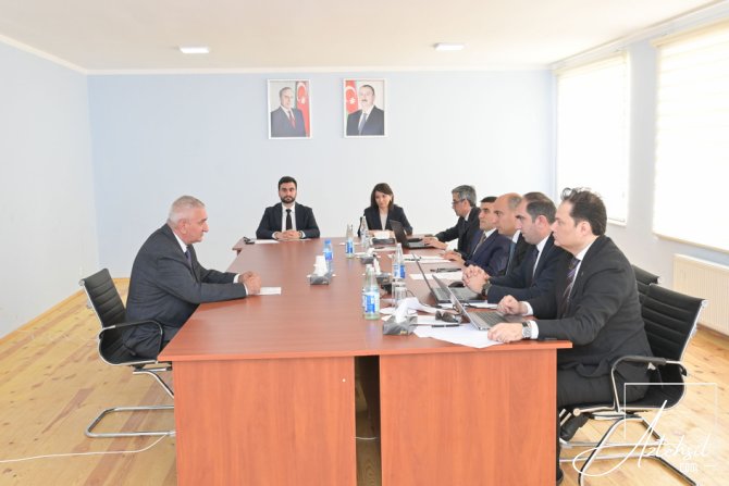 Elm və təhsil naziri vətəndaşların müraciətlərini dinləyib