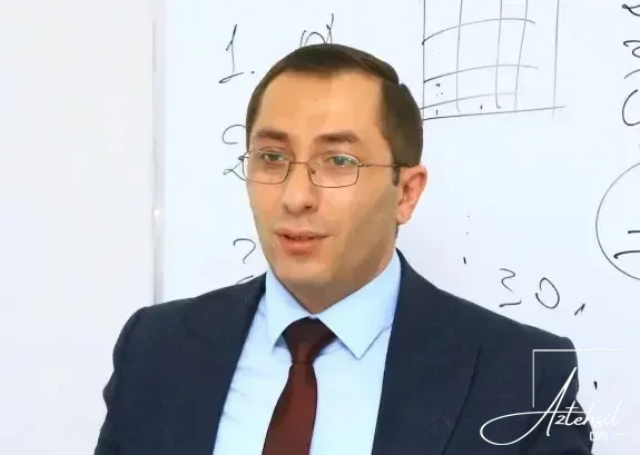 "Qızlarımızın xaricdə təhsili dəstəklənməlidir"