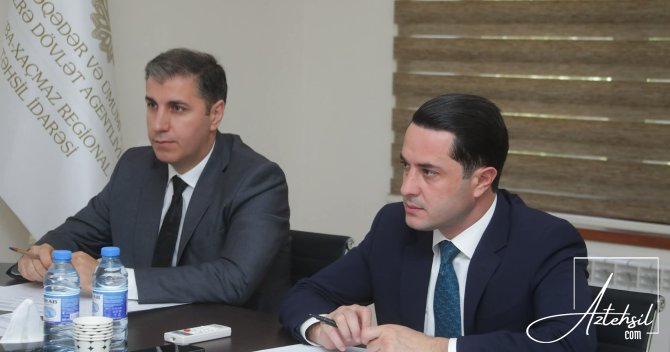 Təhsil İdarəsinin müdiri vətəndaşları qəbul edib