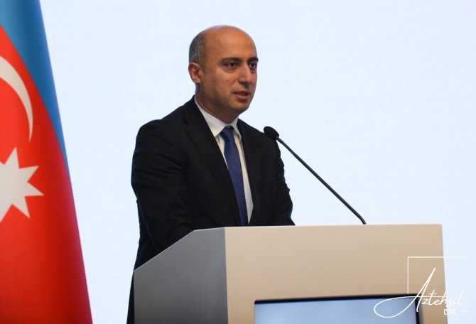 Nazir: Dərsliklər şagirdlərin yaşına uyğun deyil