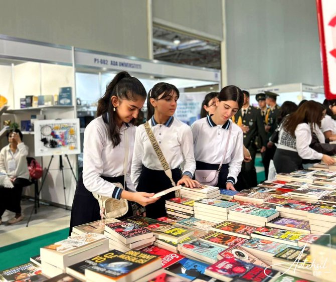 Paytaxt məktəbliləri XI Bakı Beynəlxalq Kitab Sərgisində