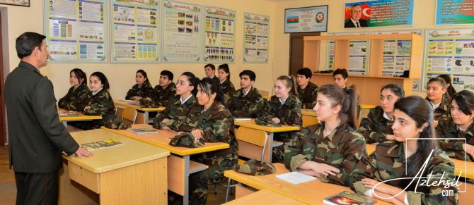 Hərbi rəhbərlərin maaşı çox AZDIR