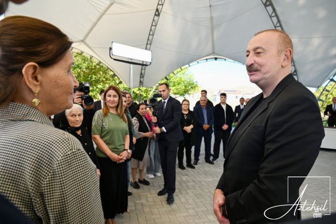 Prezident Horovlu kəndində sakinlərlə GÖRÜŞÜB