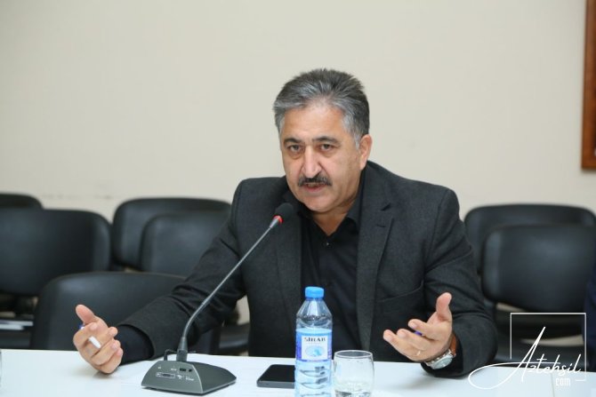 Tələbələrə və məktəblilərə güzəştli kartlar verilsin !