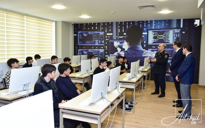 Məktəblərdə kompüter təminatı 6 şagirdə bir kompüter səviyyəsinə düşəcək