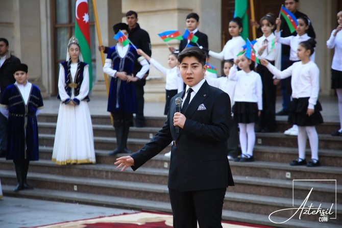 Gəncədə Dövlət Bayrağı Günü münasibətilə bayram konserti keçirilib