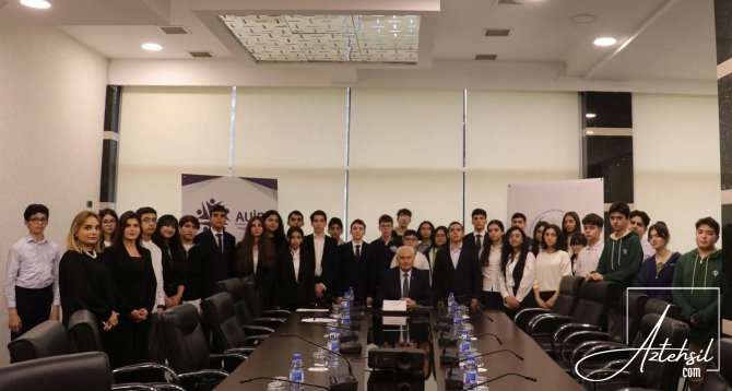 Uşaqlar və gənclərlə müasir vətənpərvərlik modeli ətrafında diskussiya keçirilib