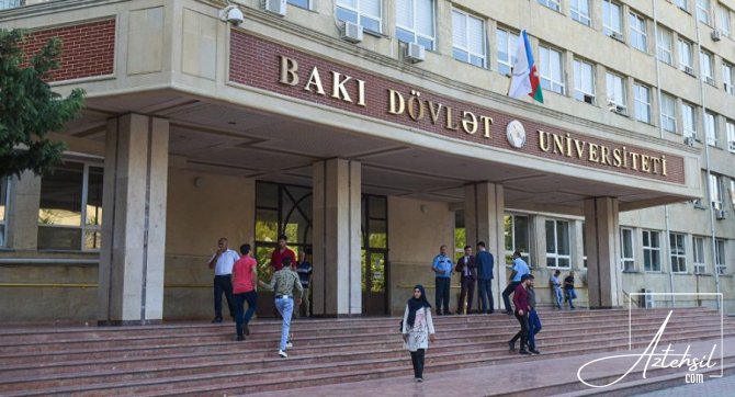 BDU-da müəllim fənərdən istifadə etməklə dərs keçir, istilik yoxdur