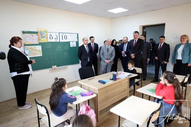 Emin Əmrullayev Gürcüstanda 53 nömrəli məktəbə baş çəkib